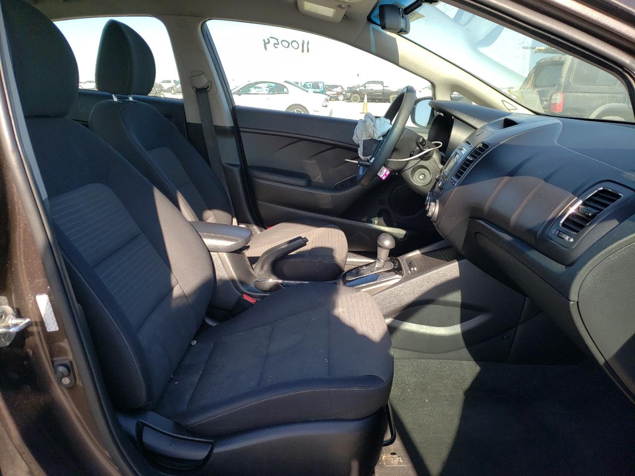 Photo 5 from auction – 2017 KIA FORTE LX with VIN 3KPFL4A71HE017719