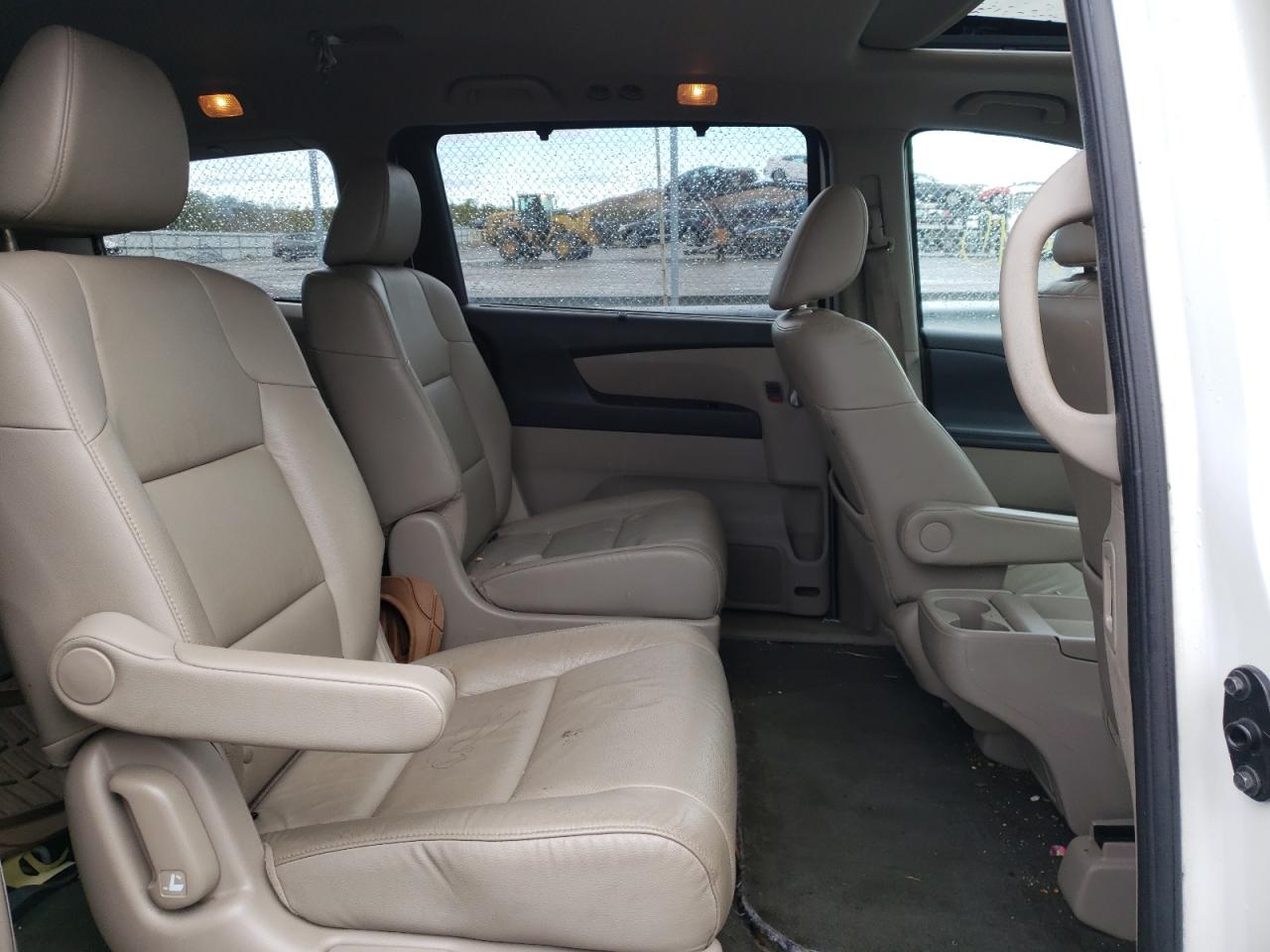 Photo 6 from auction – 2015 HONDA ODYSSEY EX with VIN 5FNRL5H68FB045623
