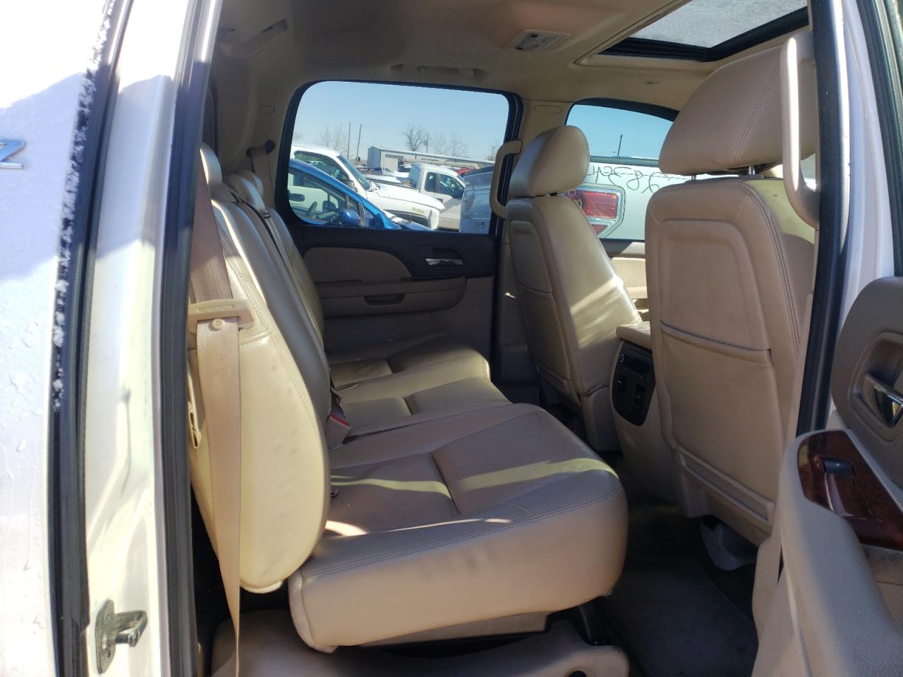 Photo 6 from auction – 2011 CHEVROLET AVALANCHE with VIN 3GNTKGE39BG131372