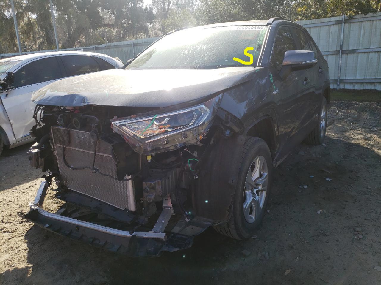 Photo 2 from auction – 2020 TOYOTA RAV4 XLE with VIN JTMR6RFV4LD004367