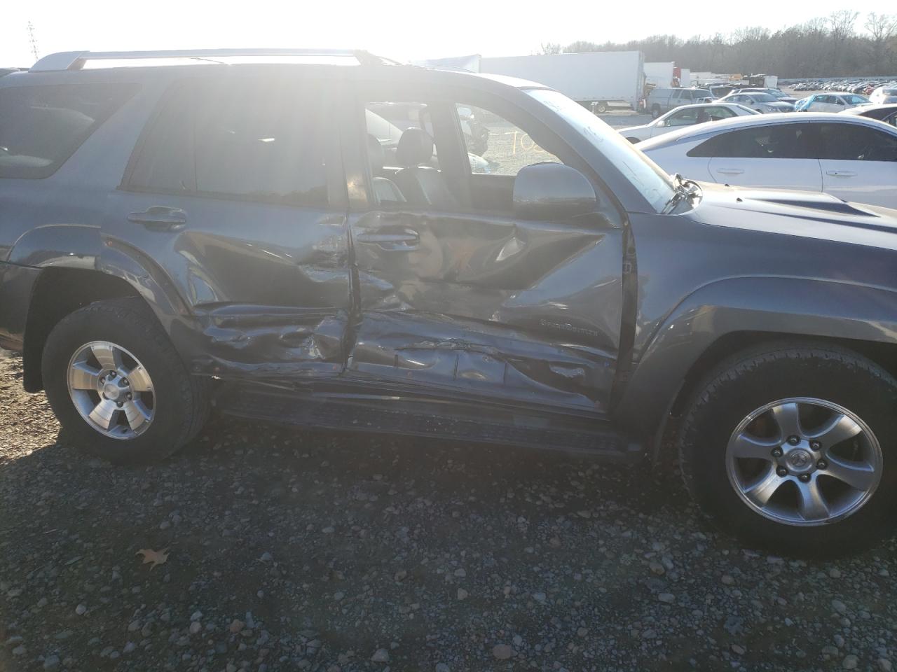 Photo 9 from auction – 2004 TOYOTA 4RUNNER SR with VIN JTEZU14R948017537