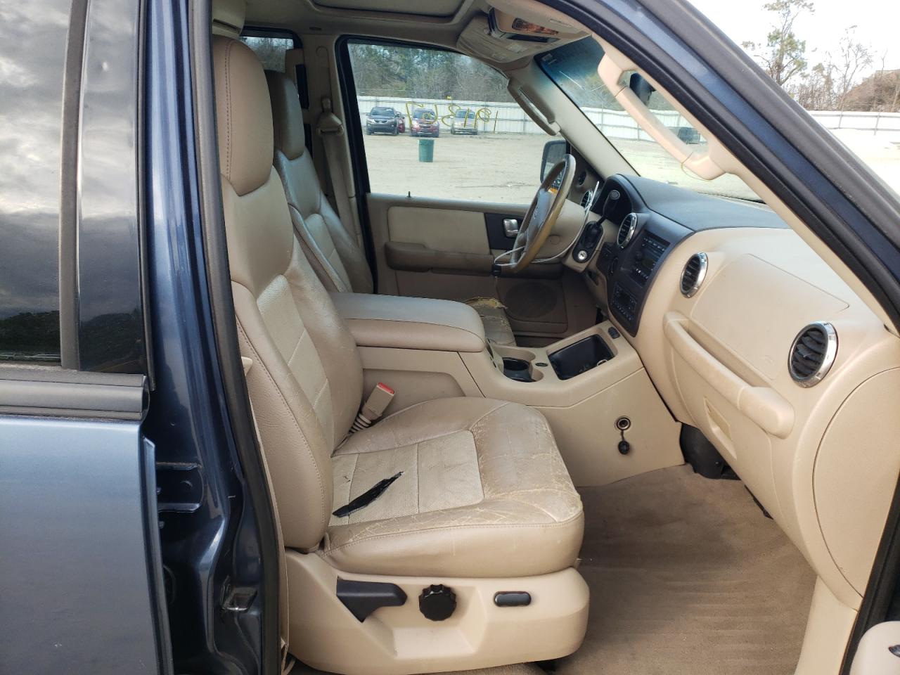 Photo 5 from auction – 2003 FORD EXPEDITION with VIN 1FMFU18L93LC12123