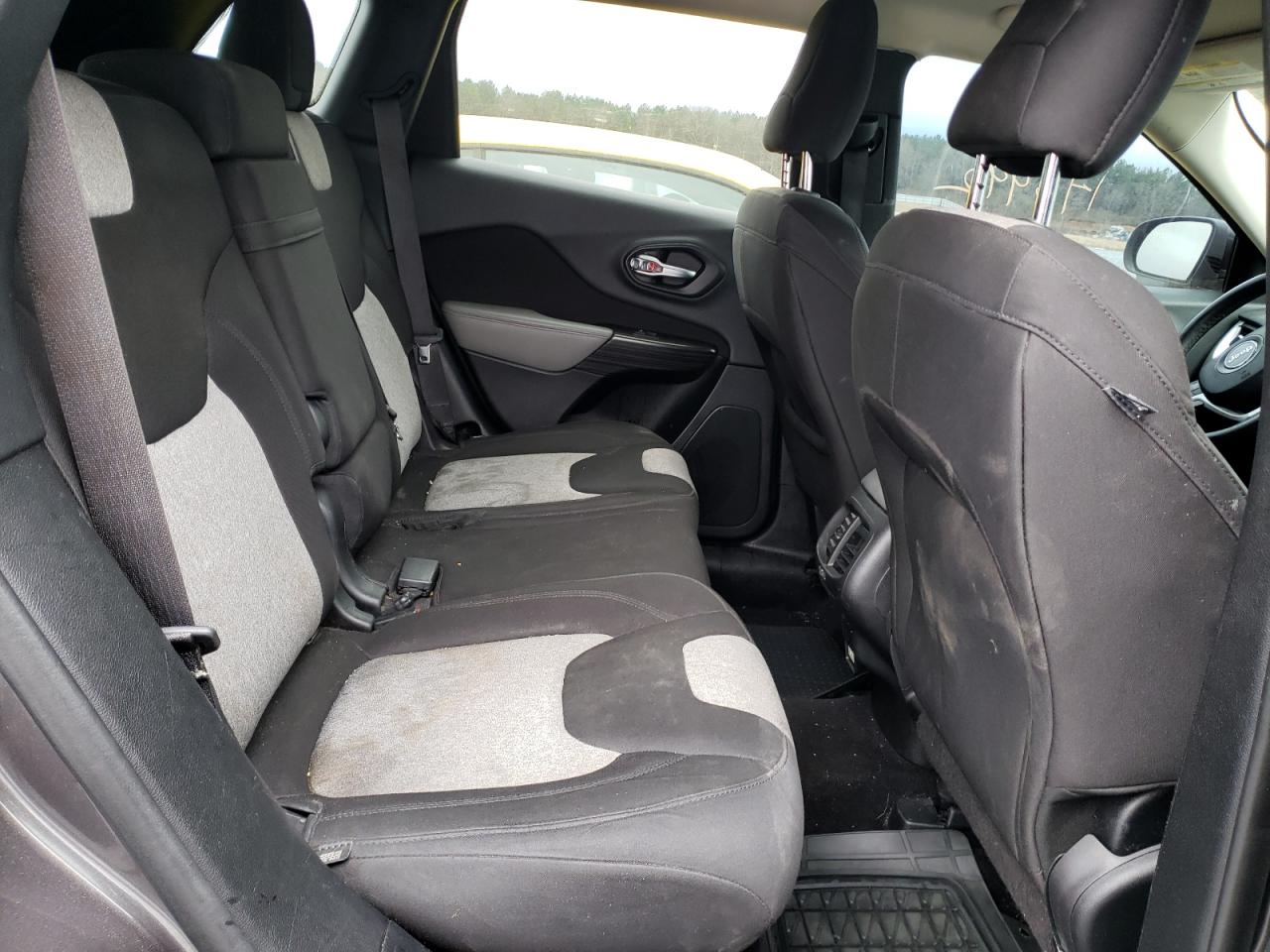 Photo 6 from auction – 2014 JEEP CHEROKEE L with VIN 1C4PJLCB5EW154265