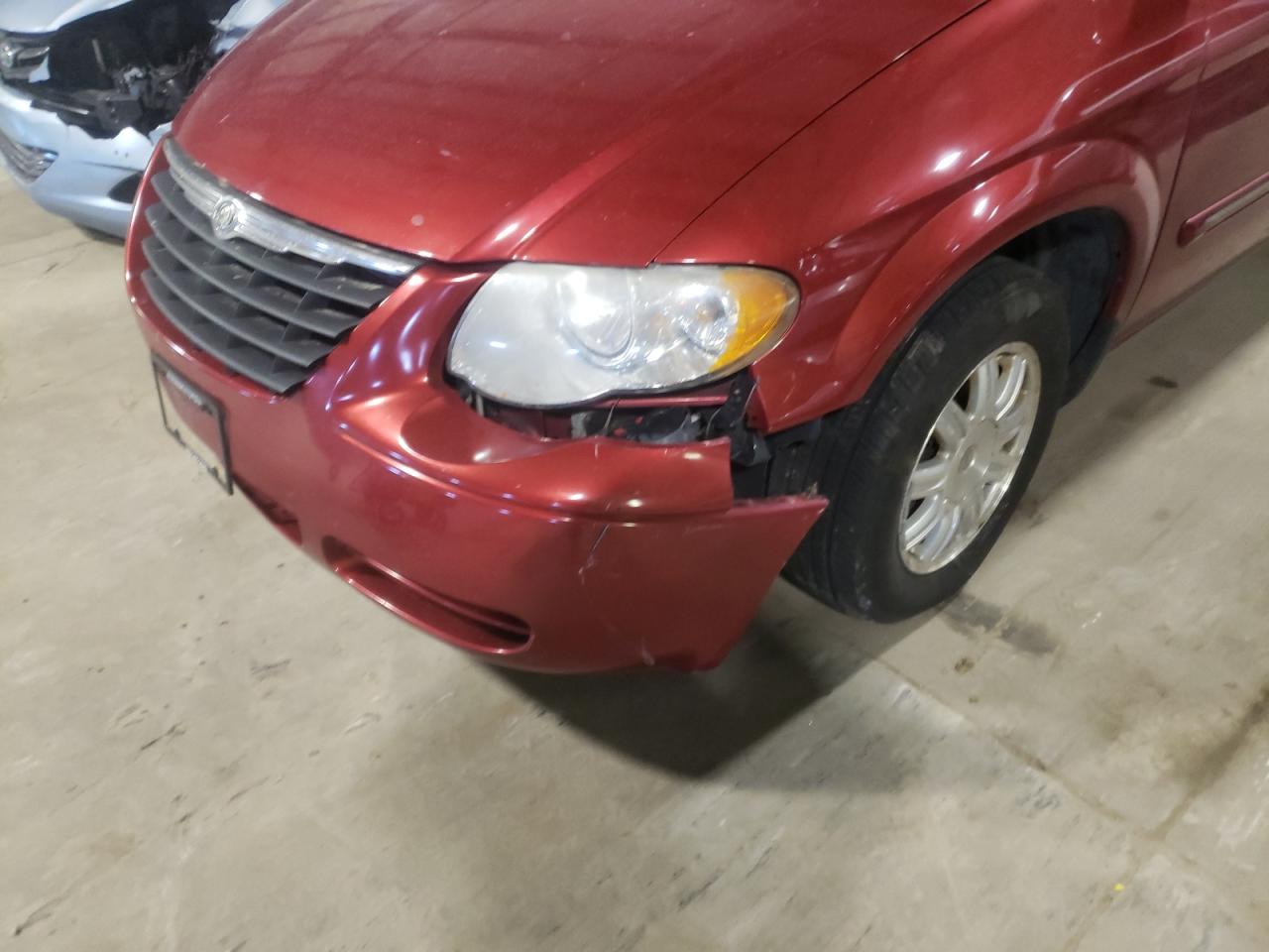 Photo 9 from auction – 2007 CHRYSLER TOWN & COU with VIN 2A4GP54L47R243218