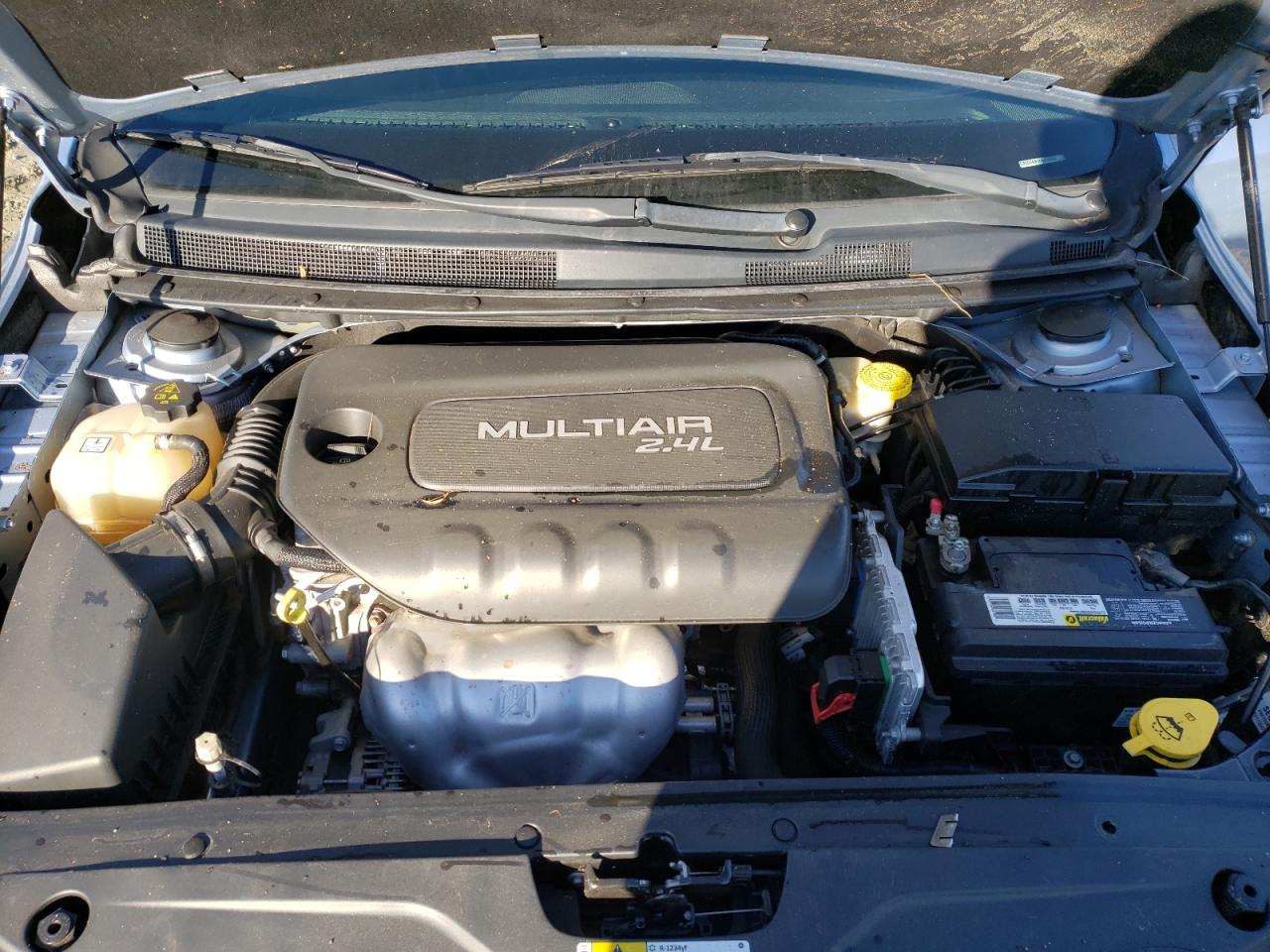 Photo 7 from auction – 2015 CHRYSLER 200 LIMITE with VIN 1C3CCCAB1FN675944