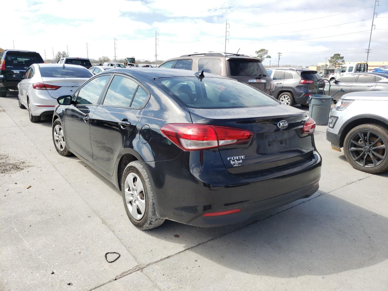 Photo 3 from auction – 2017 KIA FORTE LX with VIN 3KPFK4A75HE058440