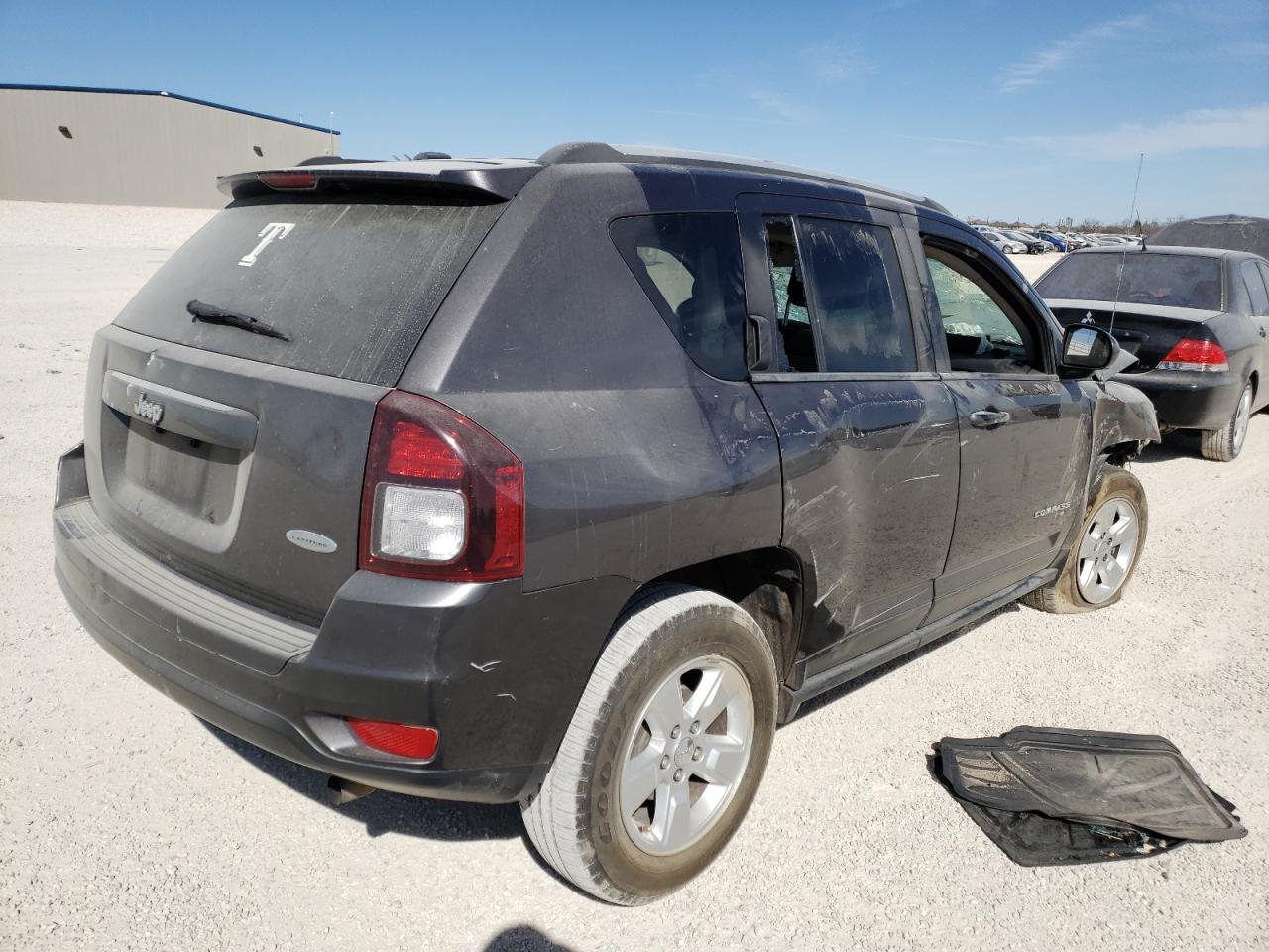 Photo 4 from auction – 2017 JEEP COMPASS LA with VIN 1C4NJCEBXHD198301