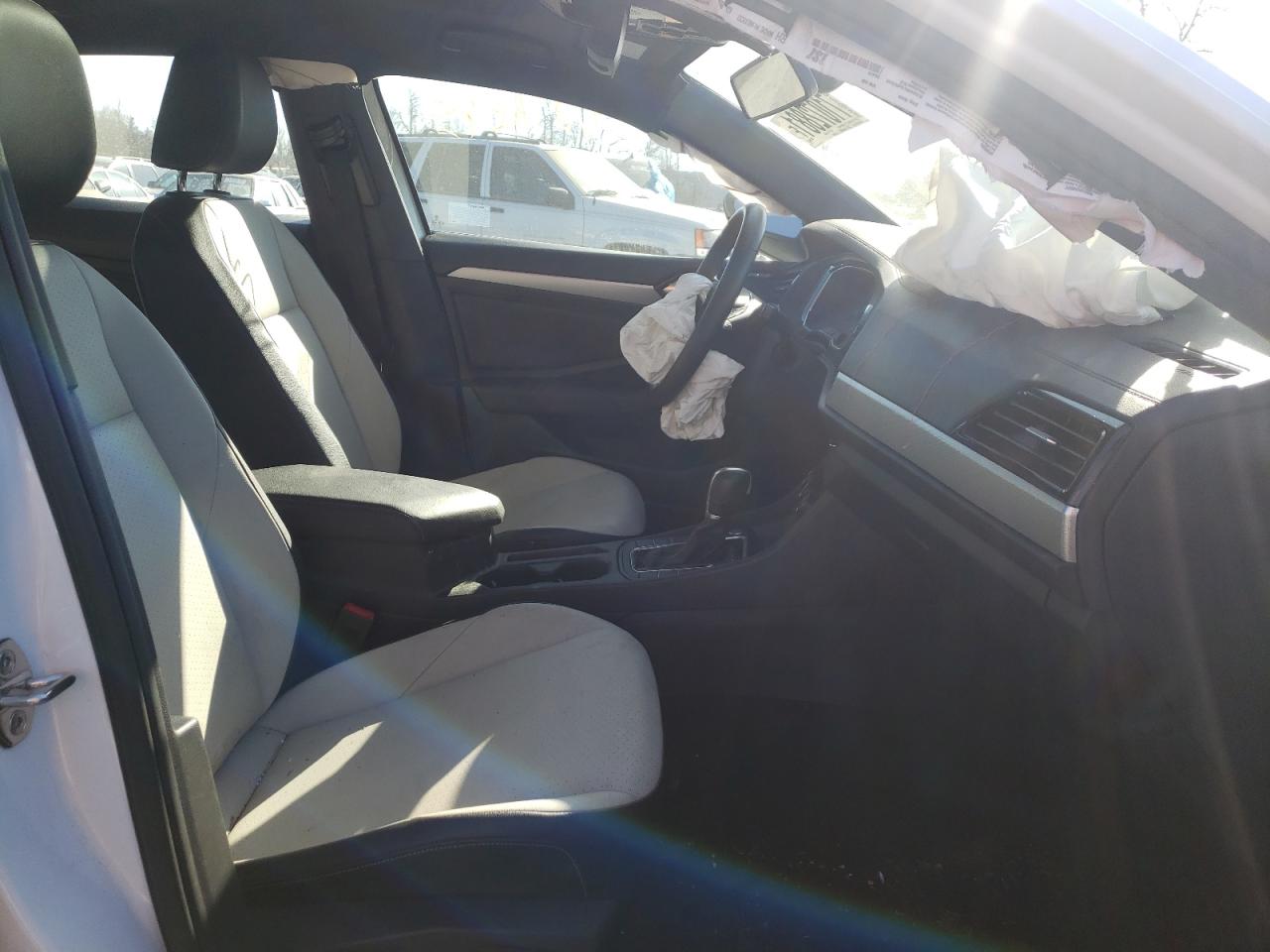 Photo 5 from auction – 2019 VOLKSWAGEN JETTA with VIN 3VWC57BU5KM136967