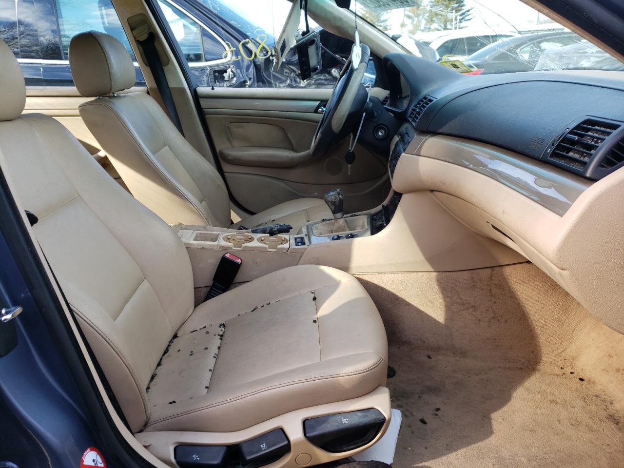 Photo 5 from auction – 2000 BMW 323 I with VIN WBAAM3340YKC73402