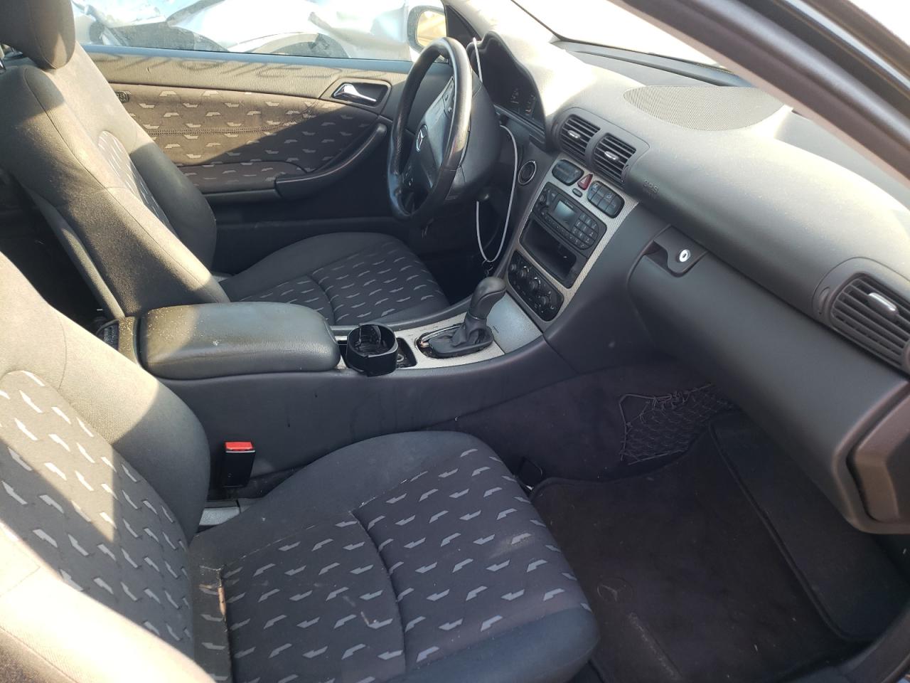 Photo 5 from auction – 2003 MERCEDES-BENZ C-CLASS with VIN WDBRN64J13A504519