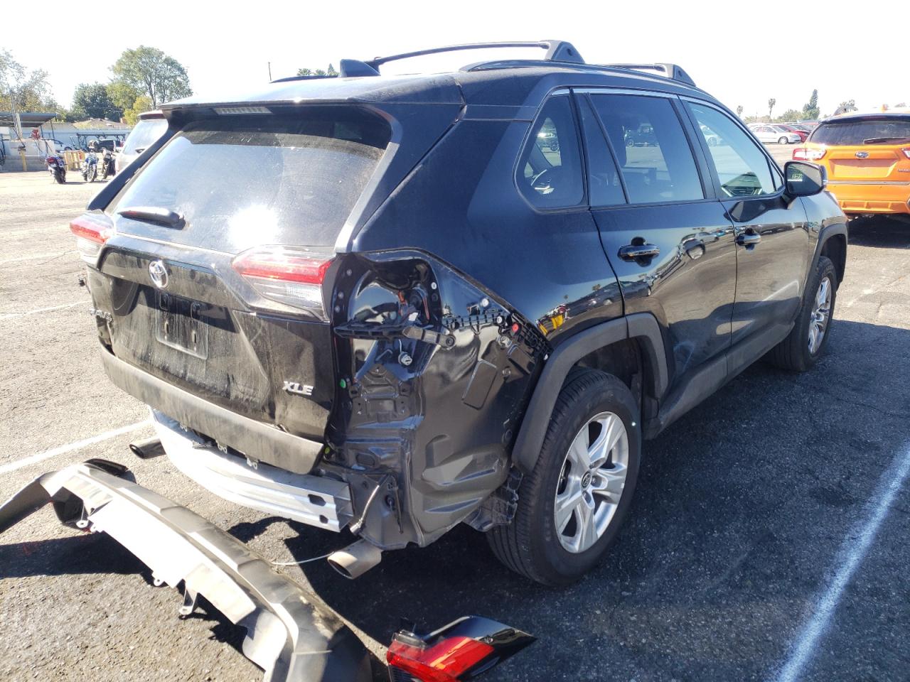Photo 4 from auction – 2021 TOYOTA RAV4 XLE with VIN 2T3W1RFV1MC154041