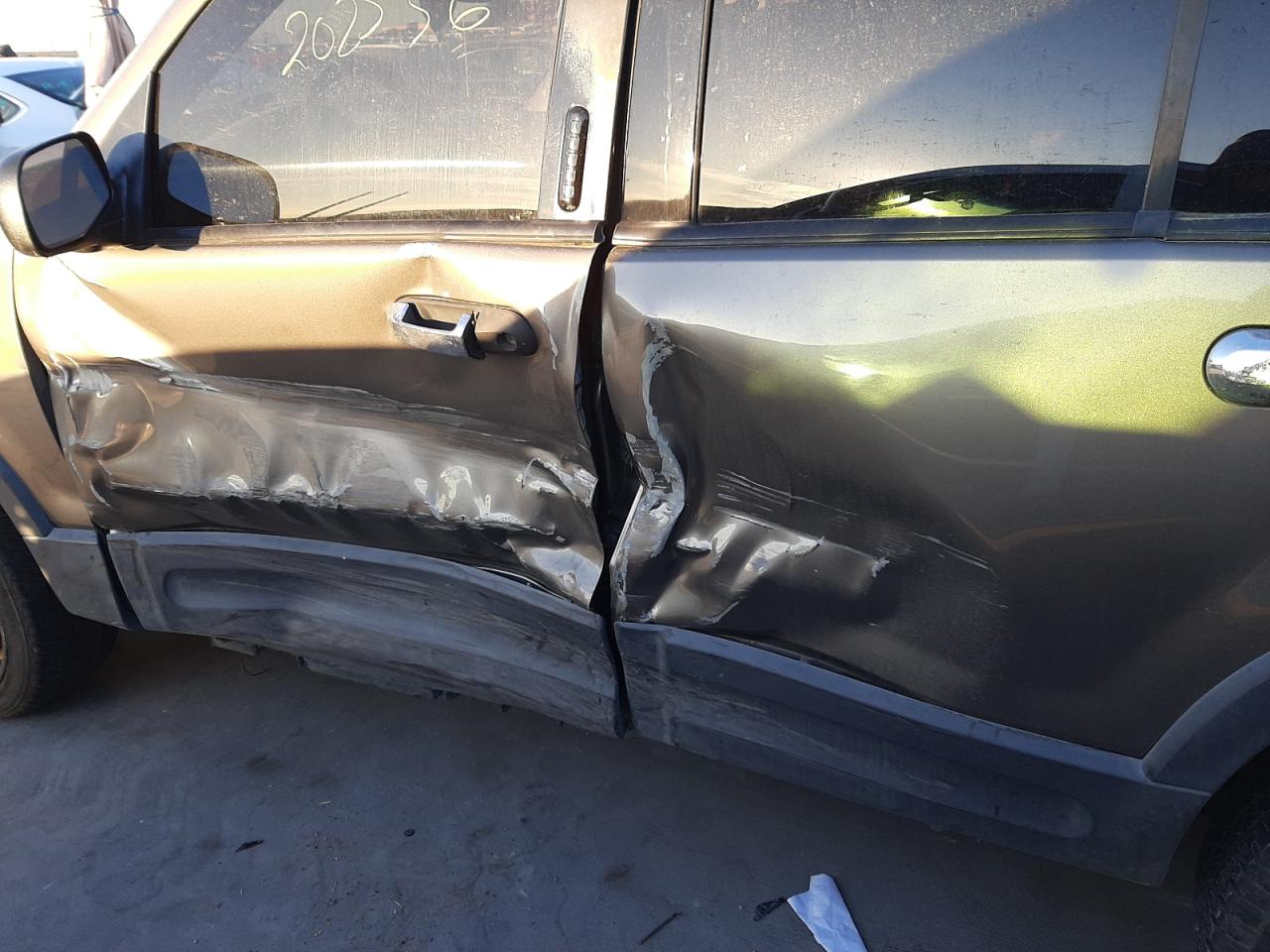 Foto 9 de la subasta – 2003 FORD EXPLORER X con VIN 1FMZU63K03ZB15852