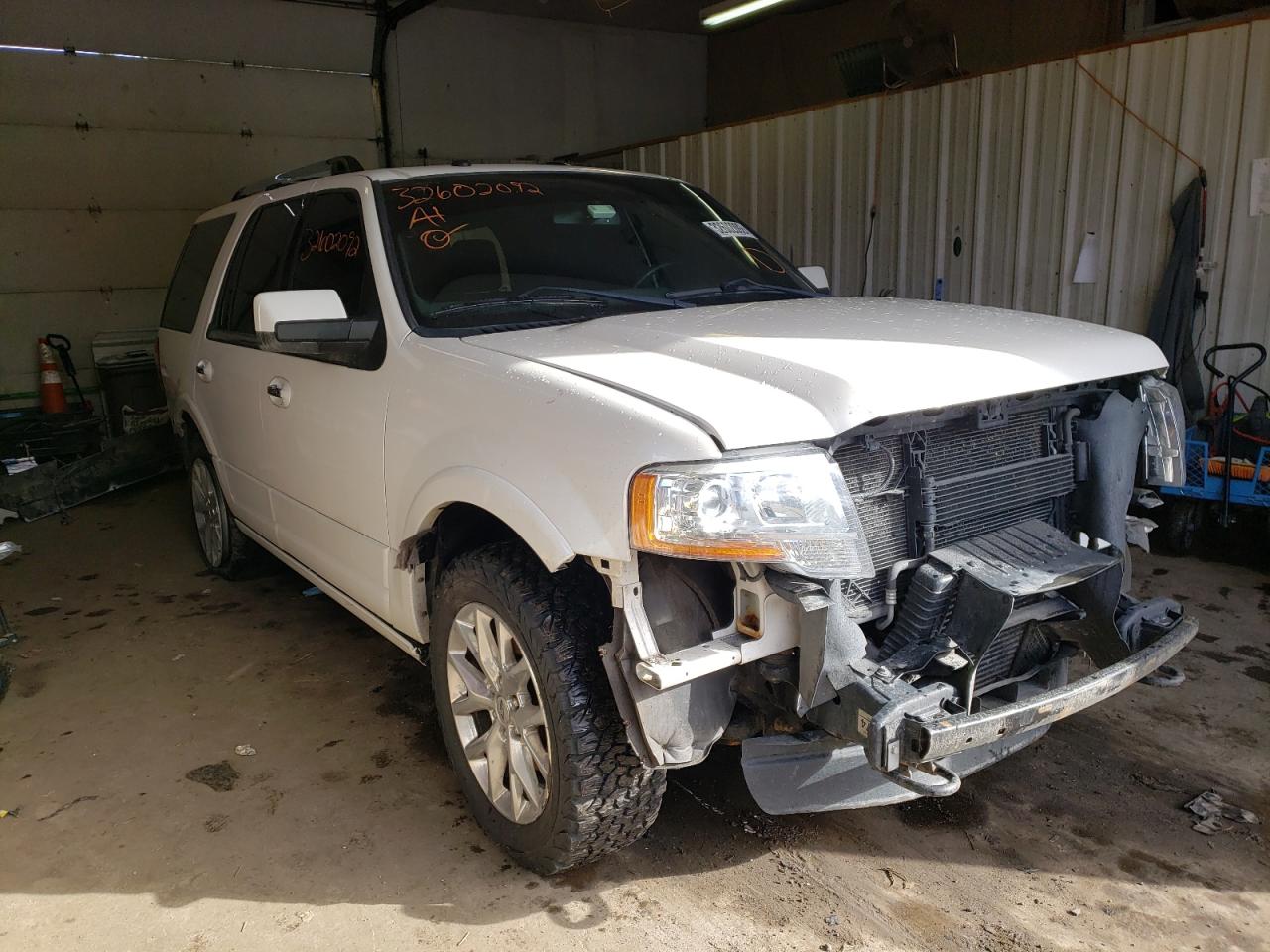FORD EXPEDITION 2016 with VIN 1FMJU2ATXGEF01645 - Photo from auction