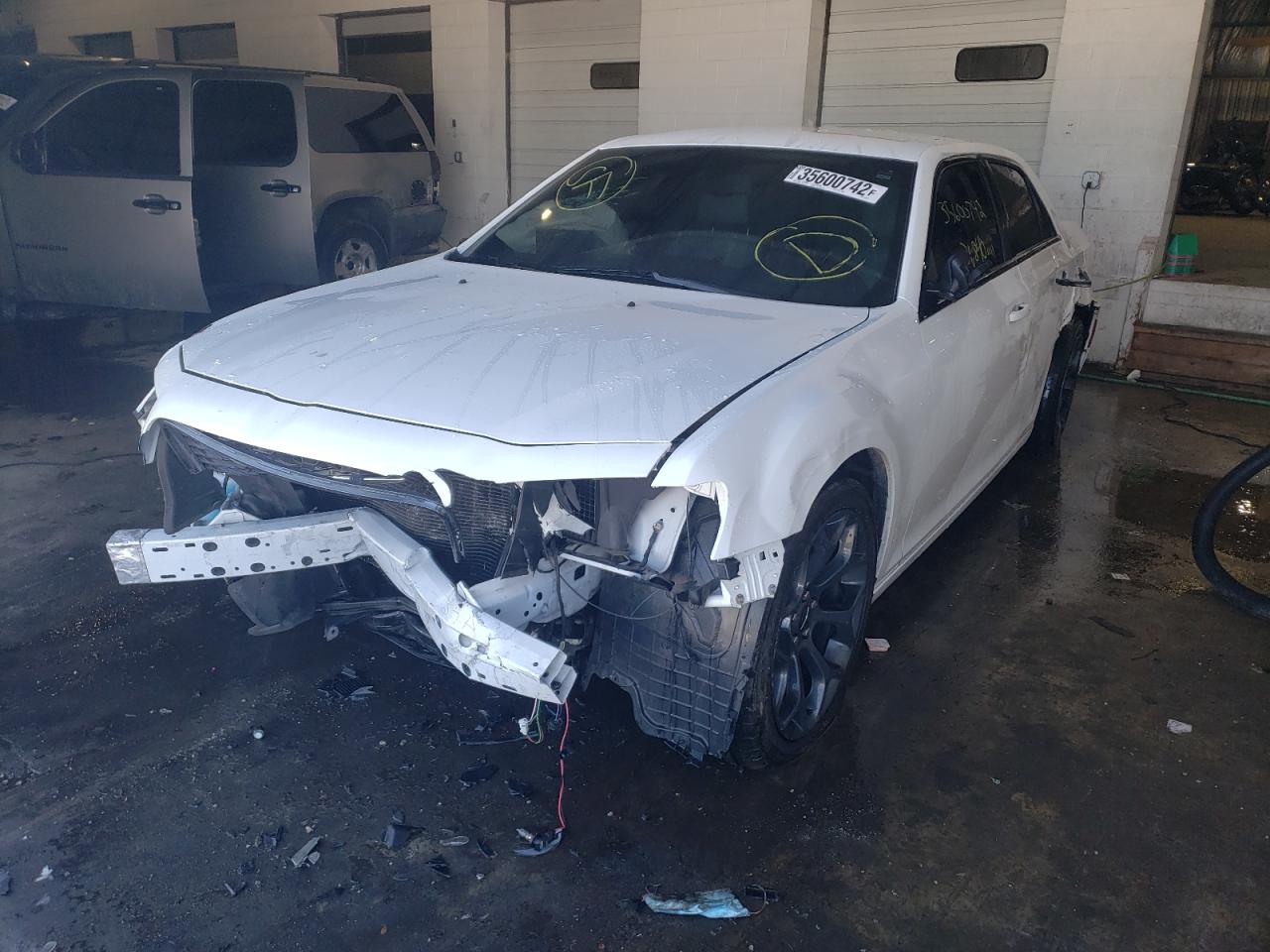 Photo 2 from auction – 2019 CHRYSLER 300 S with VIN 2C3CCABG9KH537957