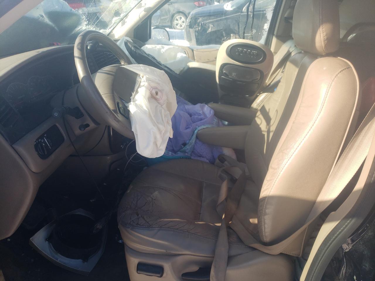 Photo 5 from auction – 2000 FORD WINDSTAR S with VIN 2FMZA5343YBA28185