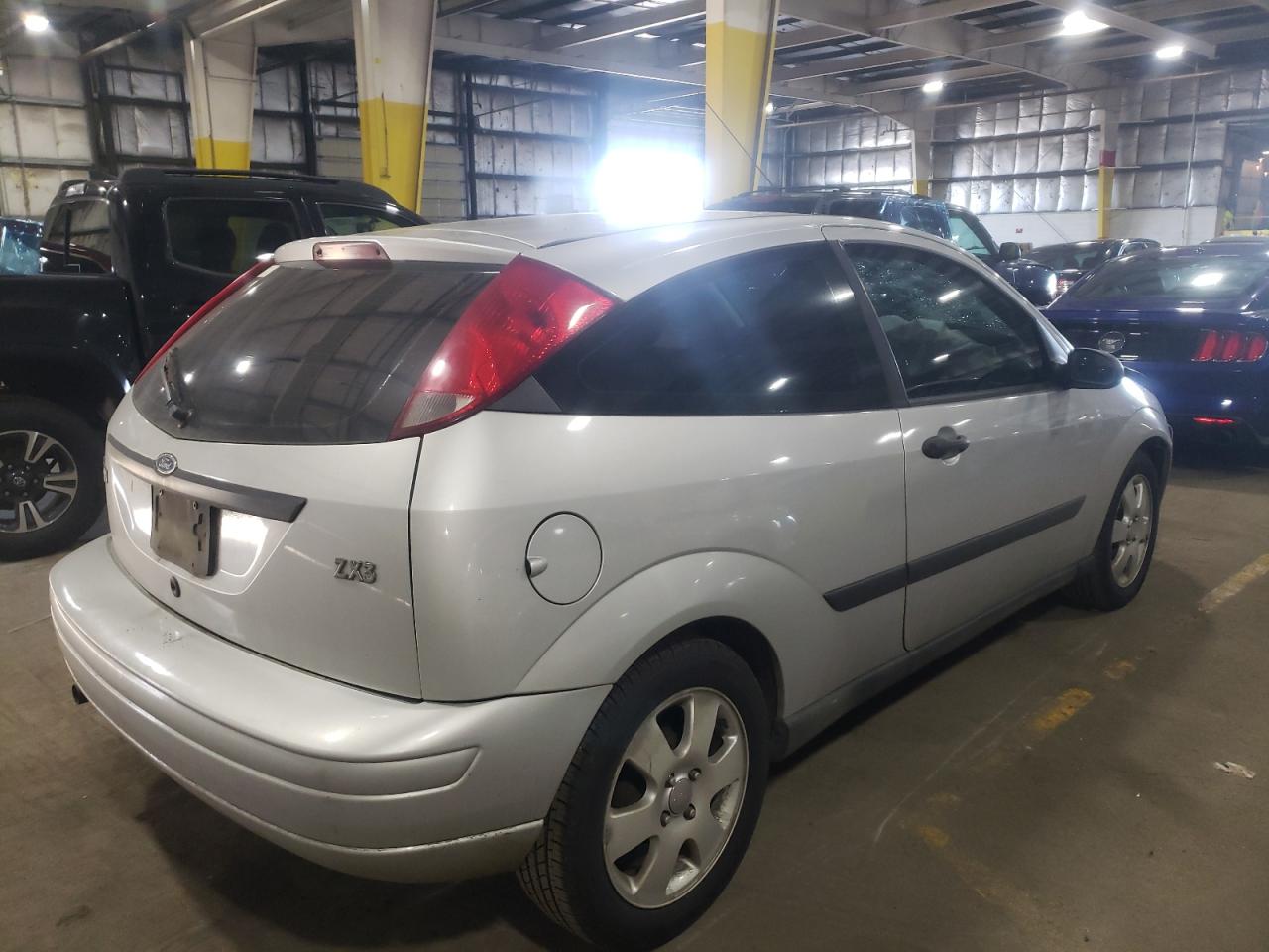 Photo 4 from auction – 2001 FORD FOCUS ZX3 with VIN 3FAFP31391R251736