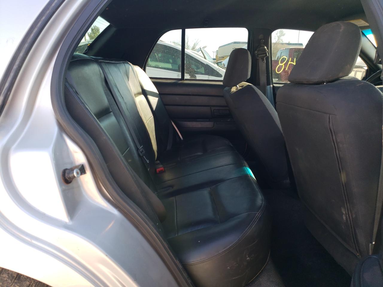 Photo 6 from auction – 2008 FORD CROWN VICT with VIN 2FAHP71V98X109402