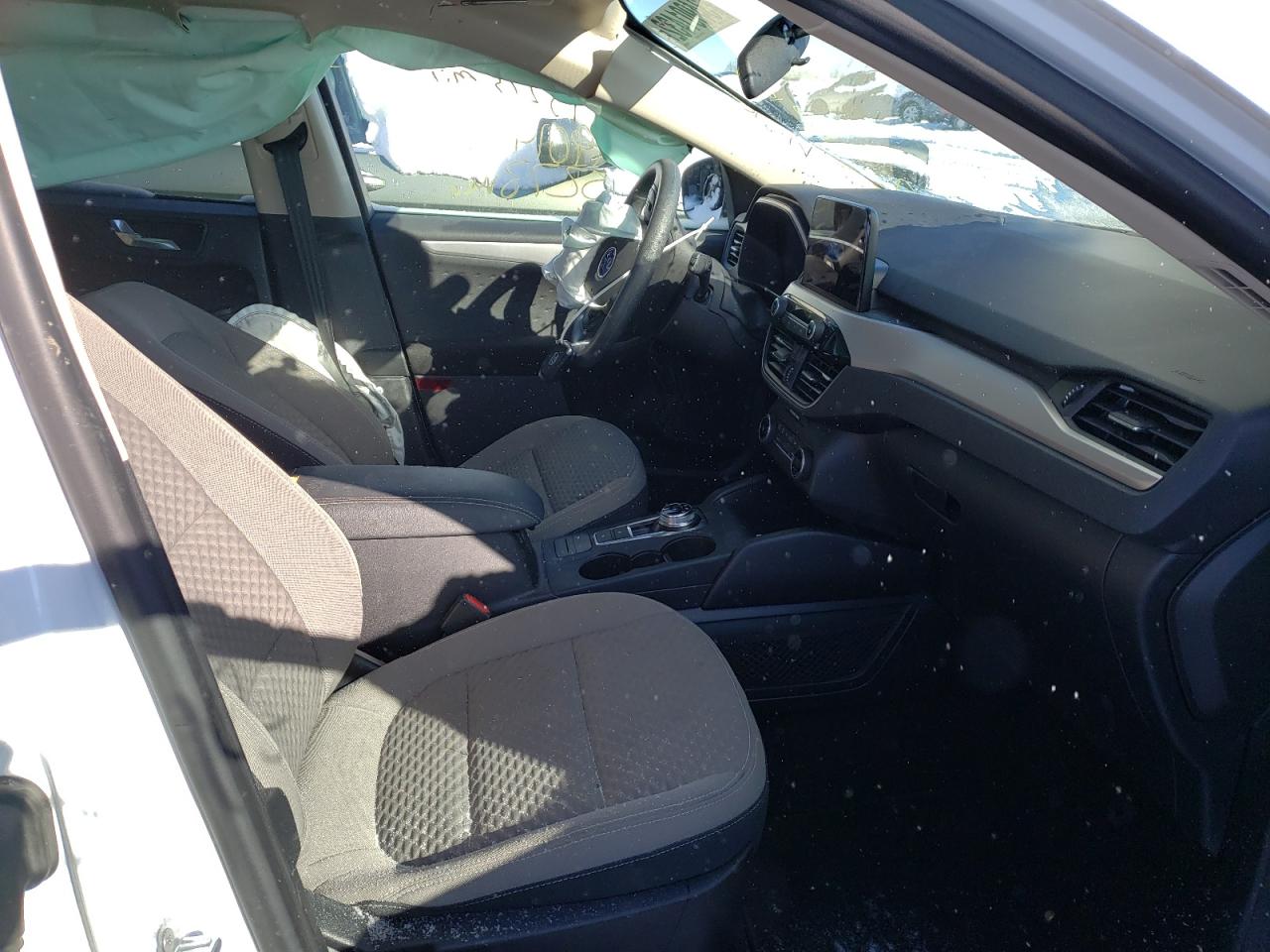 Photo 5 from auction – 2020 FORD ESCAPE SE with VIN 1FMCU9G65LUC00350
