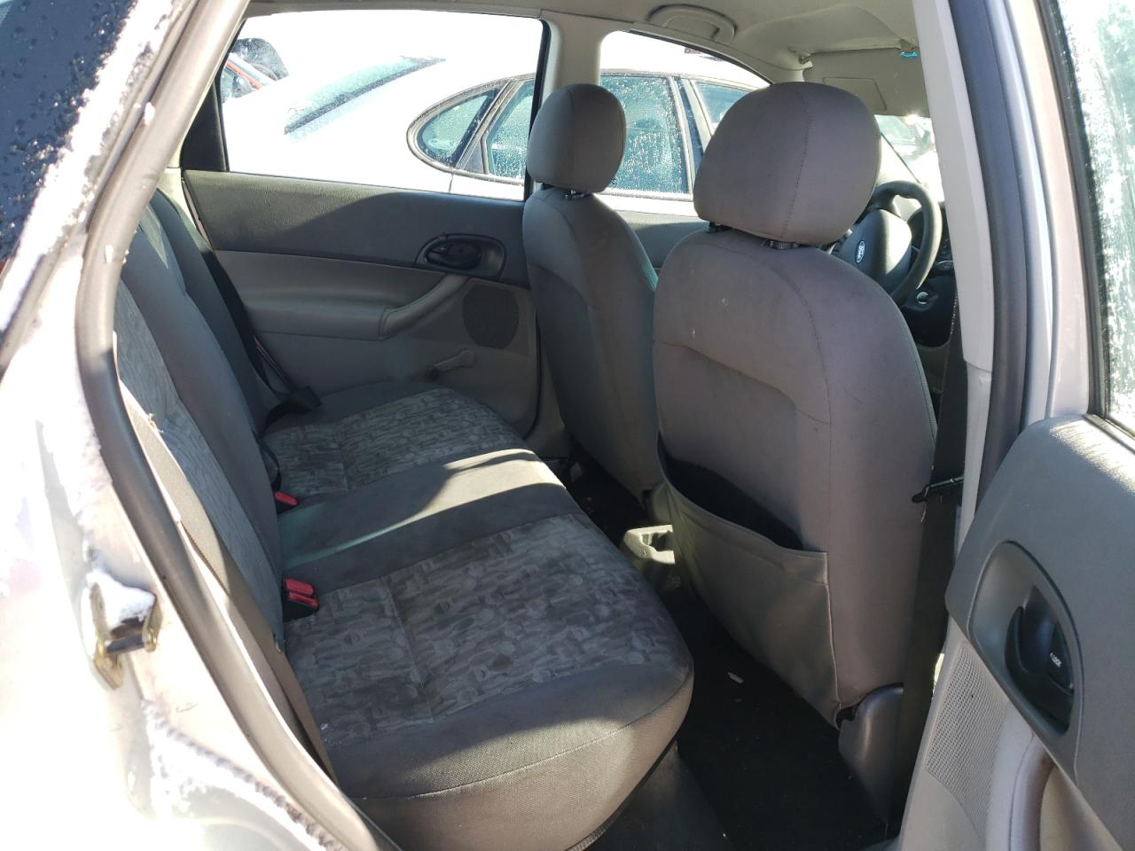 Photo 6 from auction – 2005 FORD FOCUS ZX4 with VIN 1FAFP34N35W119832