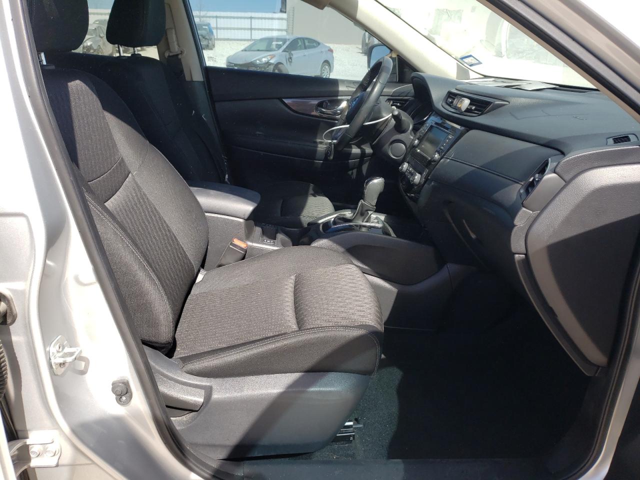 Photo 5 from auction – 2018 NISSAN ROGUE S with VIN KNMAT2MT0JP563859
