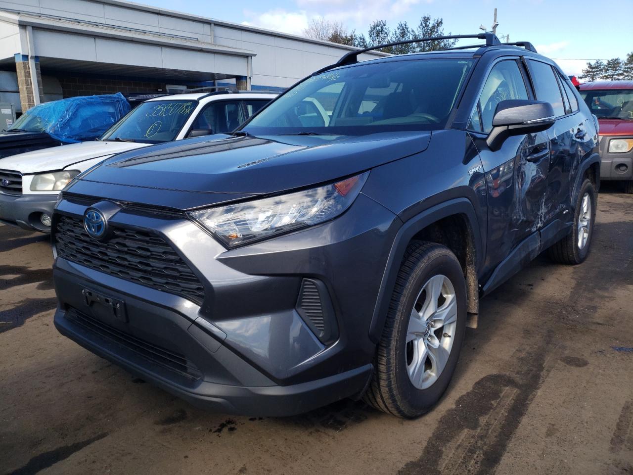 Photo 2 from auction – 2019 TOYOTA RAV4 LE with VIN JTMMWRFV7KD033659