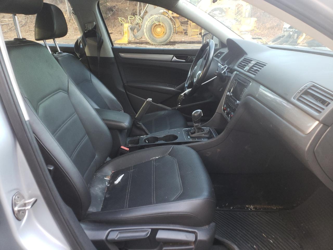 Photo 5 from auction – 2015 VOLKSWAGEN PASSAT S with VIN 1VWAS7A38FC110556