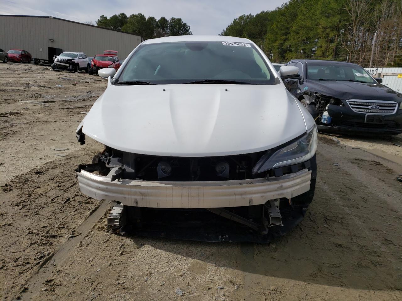Photo 9 from auction – 2015 CHRYSLER 200 LIMITE with VIN 1C3CCCABXFN654784