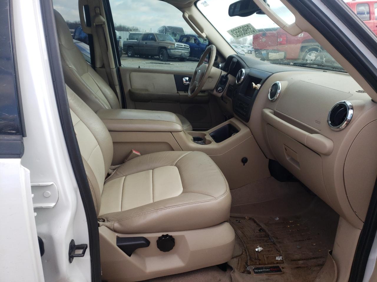 Photo 5 from auction – 2005 FORD EXPEDITION with VIN 1FMPU18555LB10665