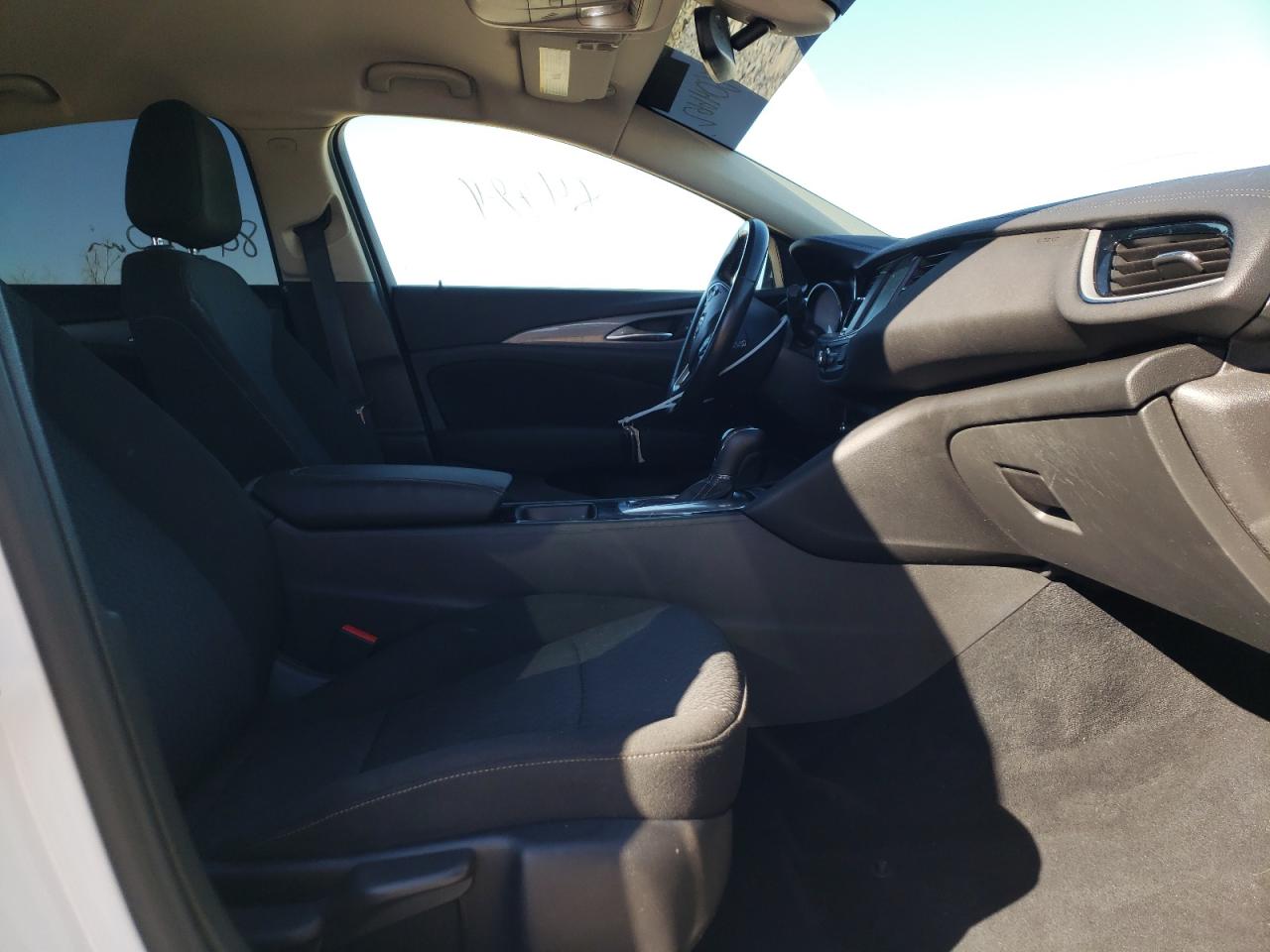 Photo 5 from auction – 2018 BUICK REGAL PREF with VIN W04GL6SX6J1111256
