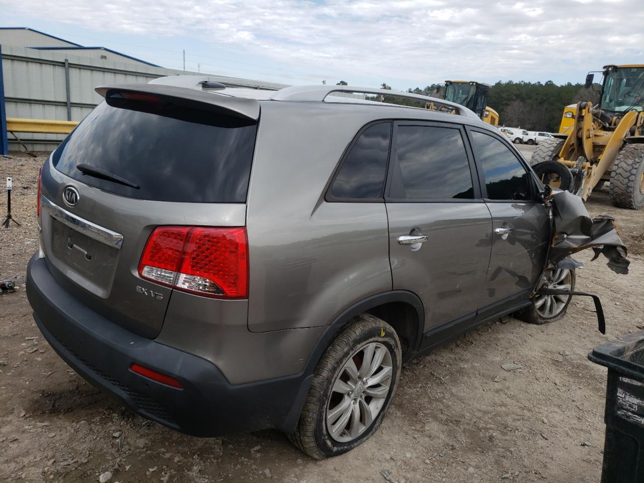 Photo 4 from auction – 2011 KIA SORENTO EX with VIN 5XYKU4A27BG001809