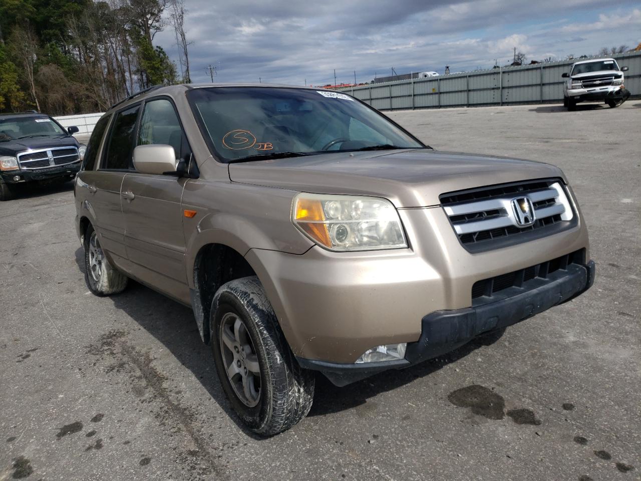 HONDA PILOT EX 2006 with VIN 5FNYF18586B004282 - Photo from auction