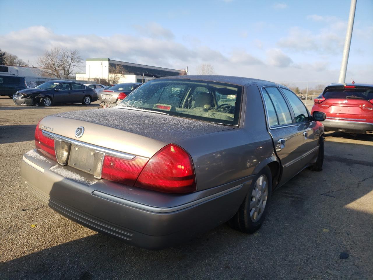 Photo 4 from auction – 2003 MERCURY GRAND MARQ with VIN 2MEFM75W33X684874