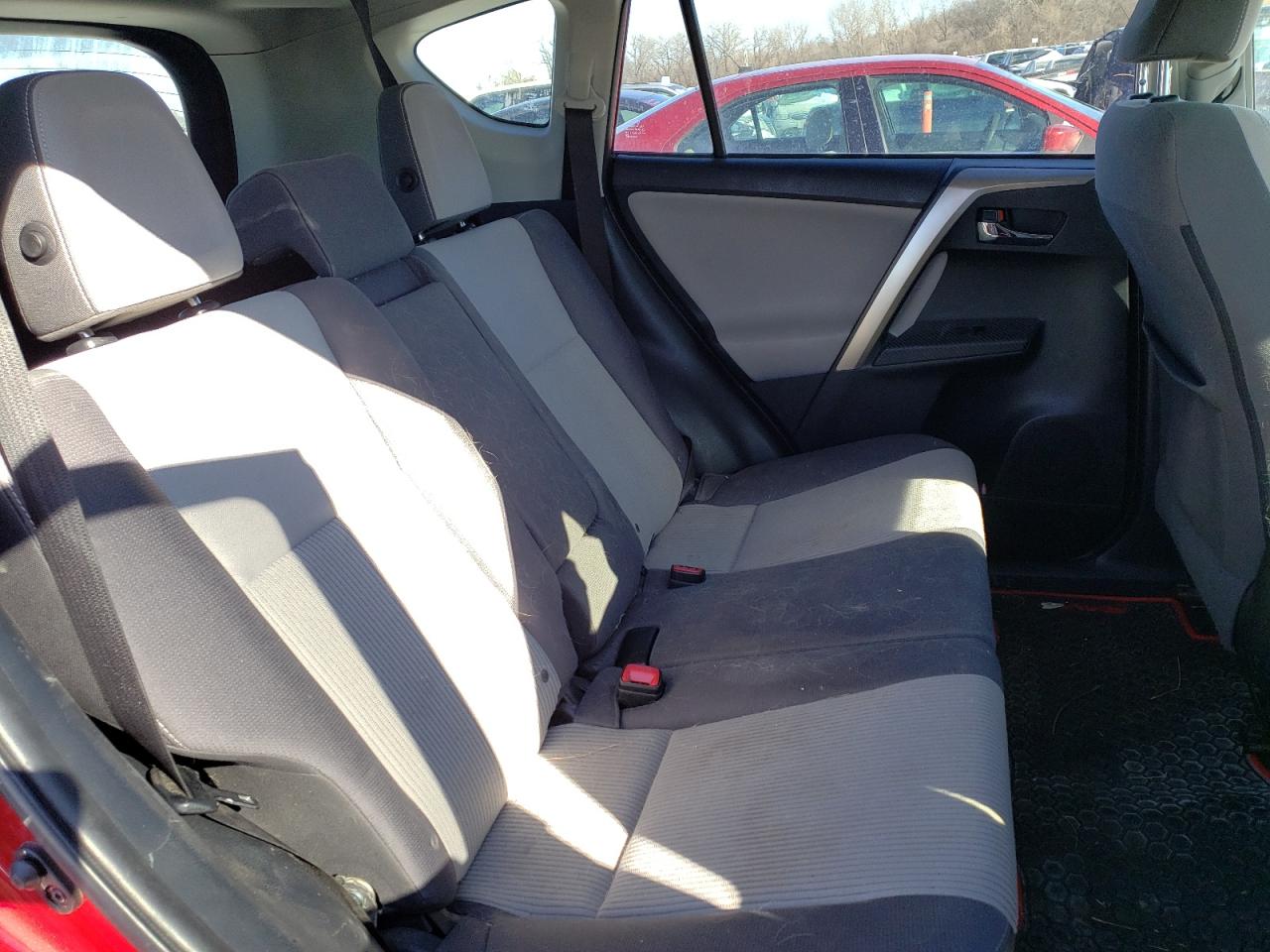 Photo 6 from auction – 2015 TOYOTA RAV4 XLE with VIN JTMRFREV8FD171594