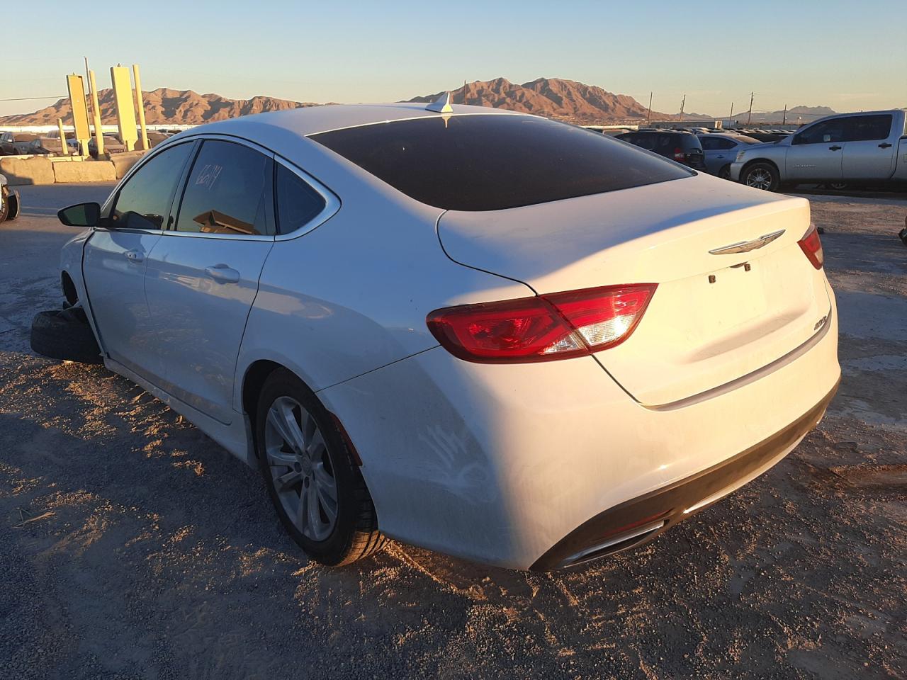Photo 3 from auction – 2016 CHRYSLER 200 LIMITE with VIN 1C3CCCAG8GN178032