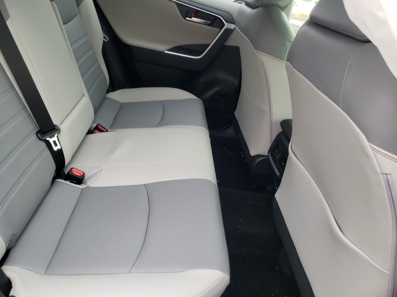 Photo 6 from auction – 2021 TOYOTA RAV4 LIMIT with VIN JTMD6RFV3MD034908
