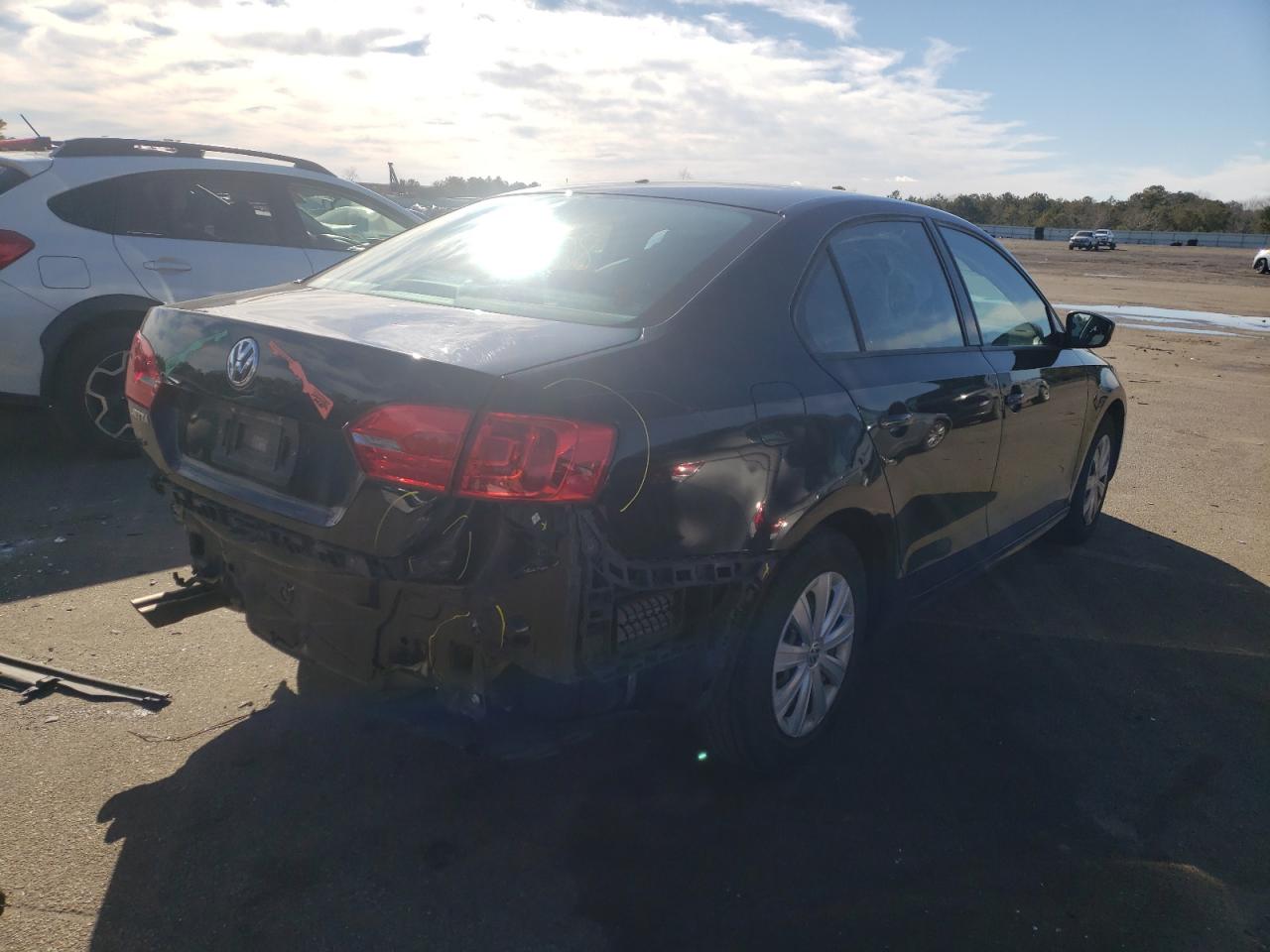 Photo 4 from auction – 2014 VOLKSWAGEN JETTA BASE with VIN 3VW2K7AJ2EM435591