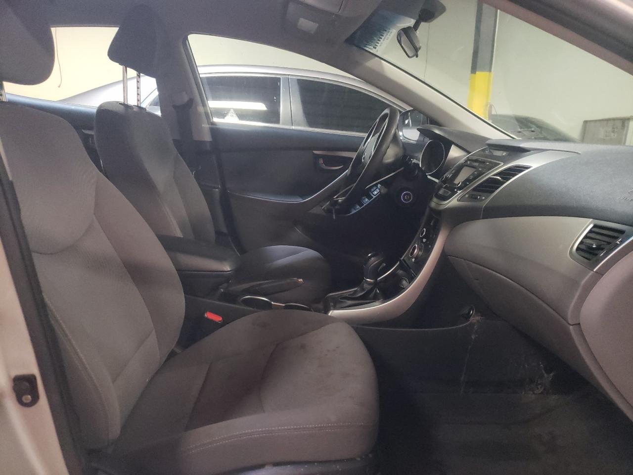 Photo 5 from auction – 2016 HYUNDAI ELANTRA SE with VIN KMHDH4AE2GU519092