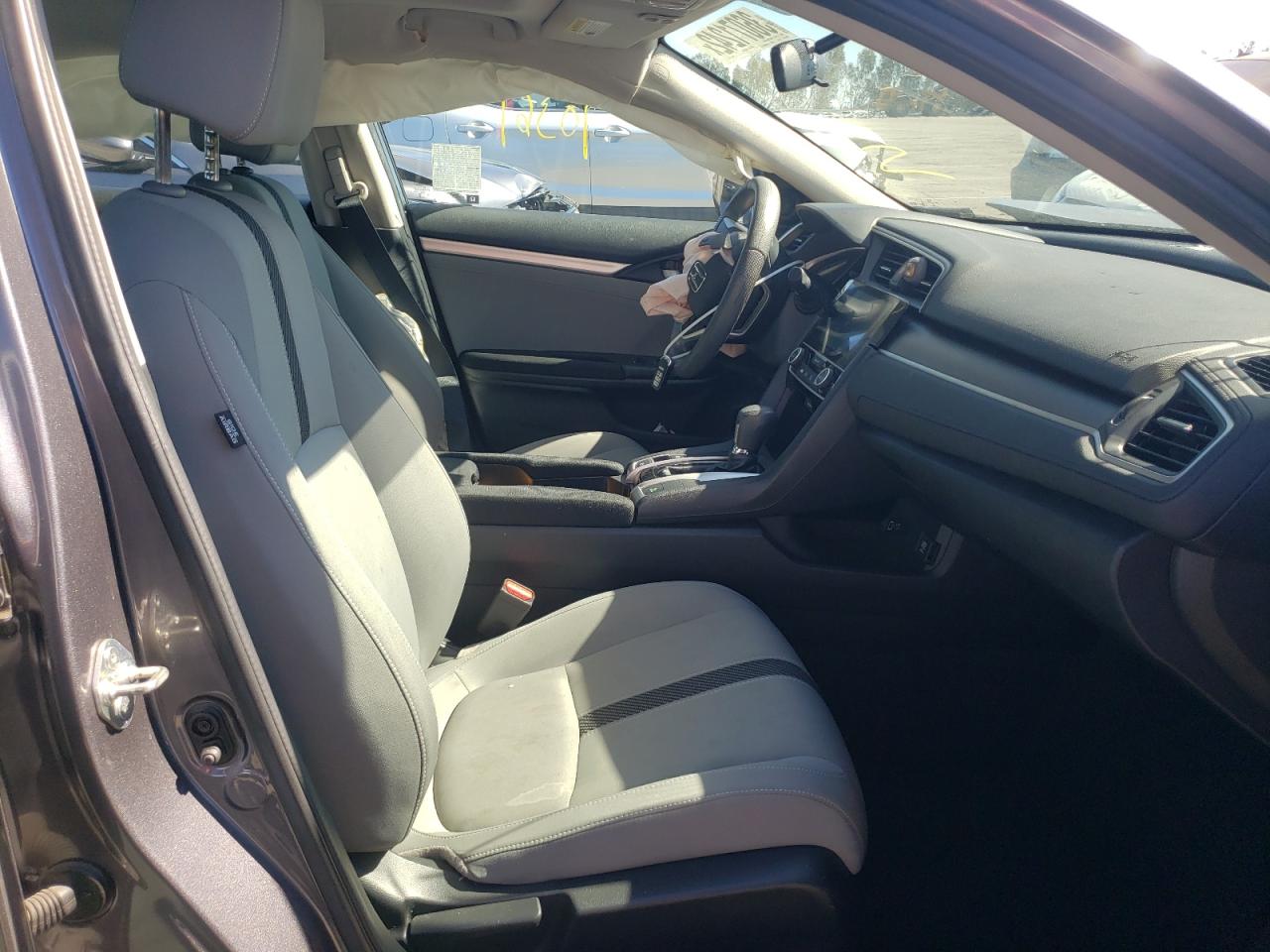 Photo 19 from auction – 2018 HONDA CIVIC EX with VIN 2HGFC2F75JH517777