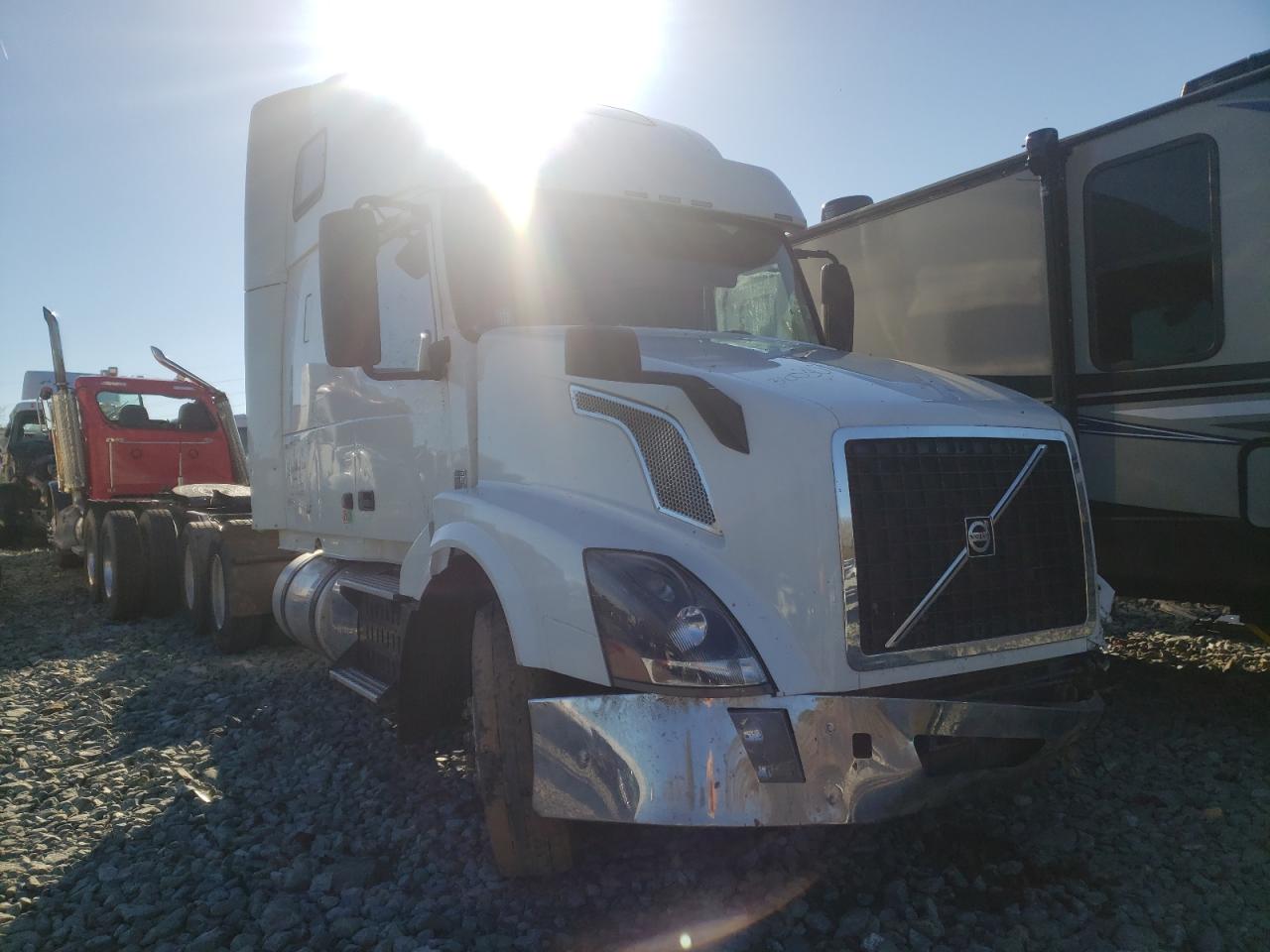 VOLVO VN VNL 2014 with VIN 4V4NC9EH8EN159752 - Photo from auction