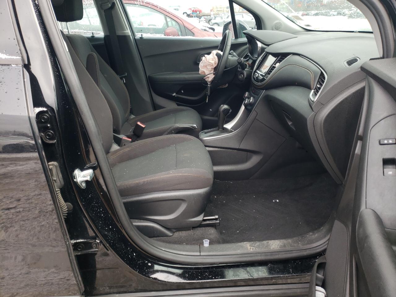 Photo 5 from auction – 2018 CHEVROLET TRAX LS with VIN 3GNCJNSB0JL375985