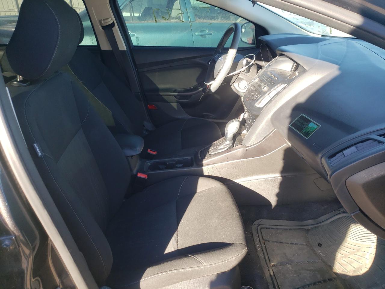 Photo 5 from auction – 2015 FORD FOCUS SE with VIN 1FADP3F21FL324398