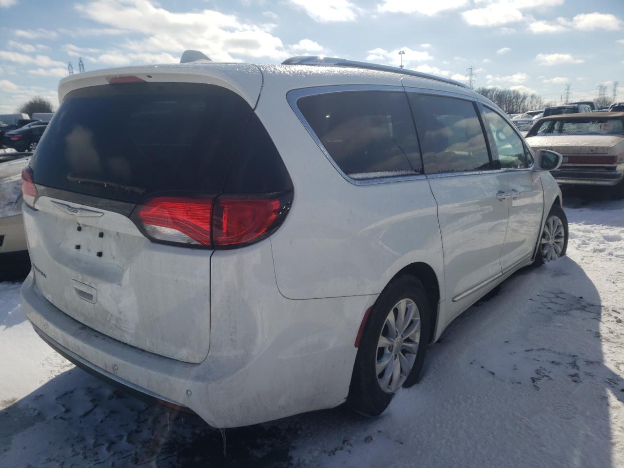 Photo 4 from auction – 2018 CHRYSLER PACIFICA T with VIN 2C4RC1BG0JR139454