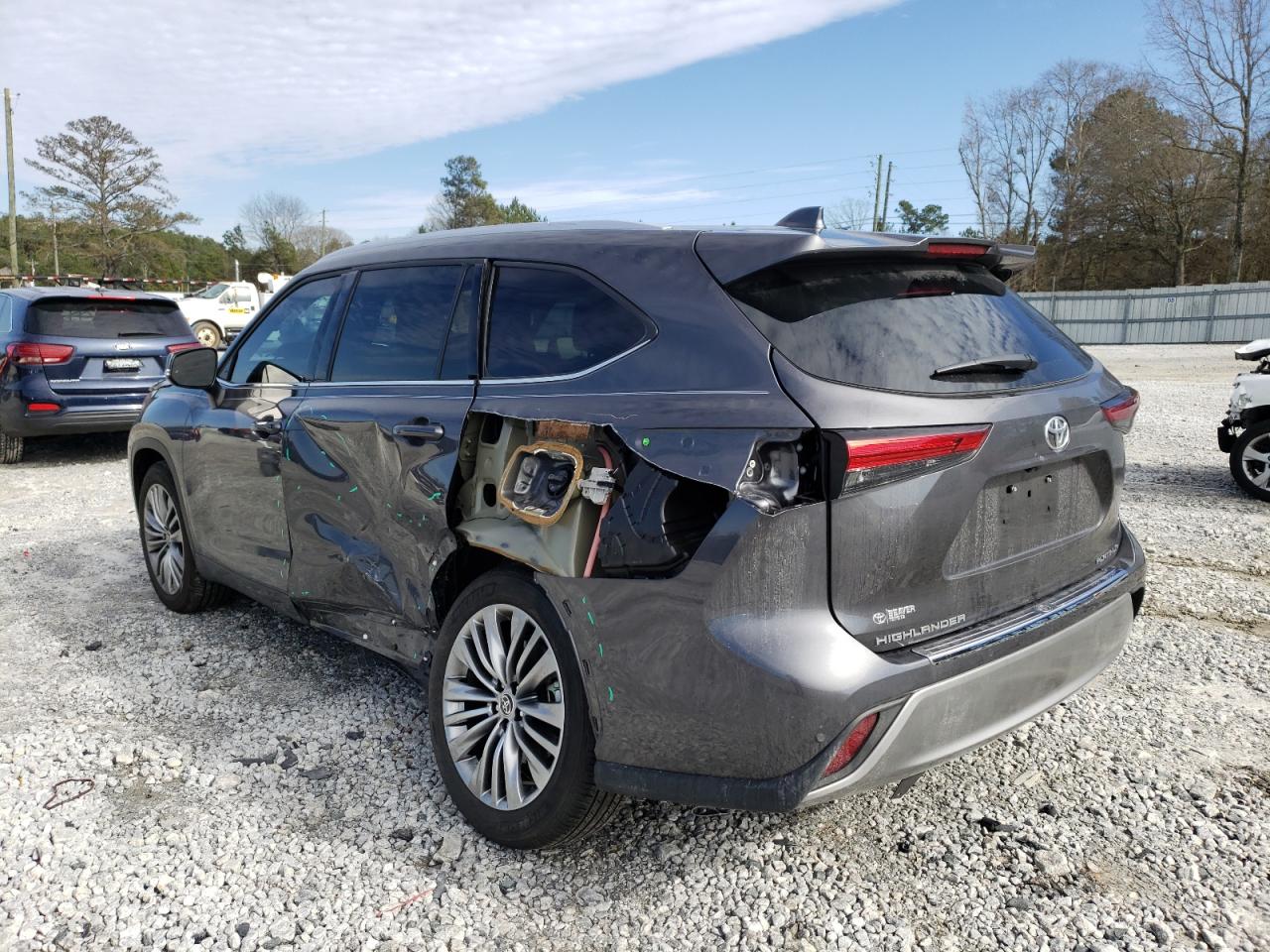 Photo 3 from auction – 2021 TOYOTA HIGHLANDER with VIN 5TDFZRAH4MS064716