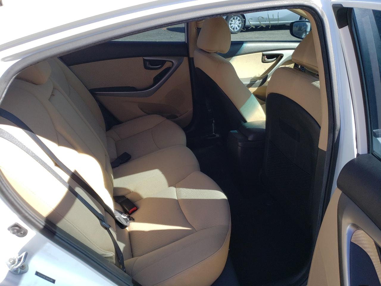 Photo 6 from auction – 2013 HYUNDAI ELANTRA GL with VIN 5NPDH4AE2DH201225
