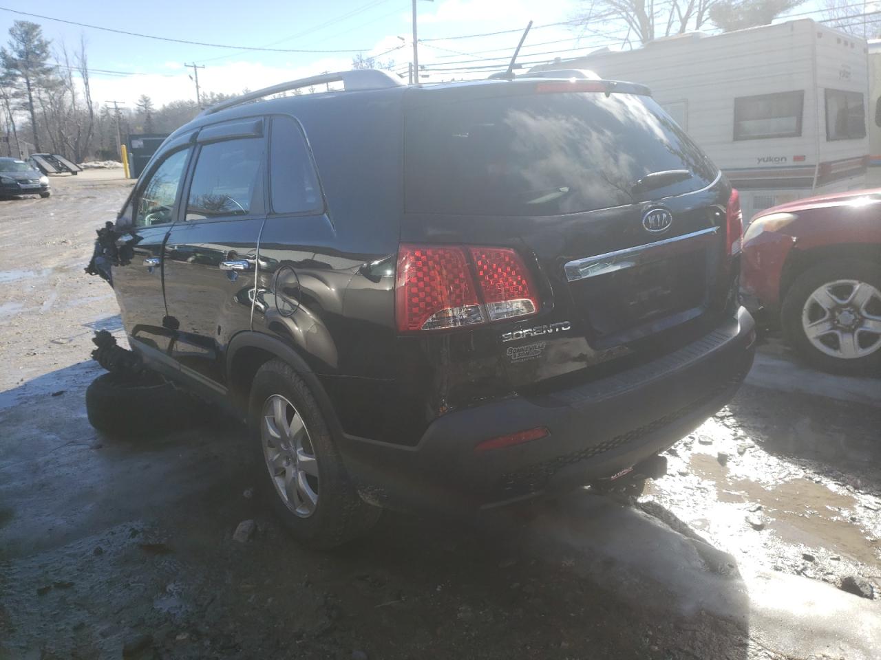 Photo 3 from auction – 2013 KIA SORENTO LX with VIN 5XYKTCA65DG326235