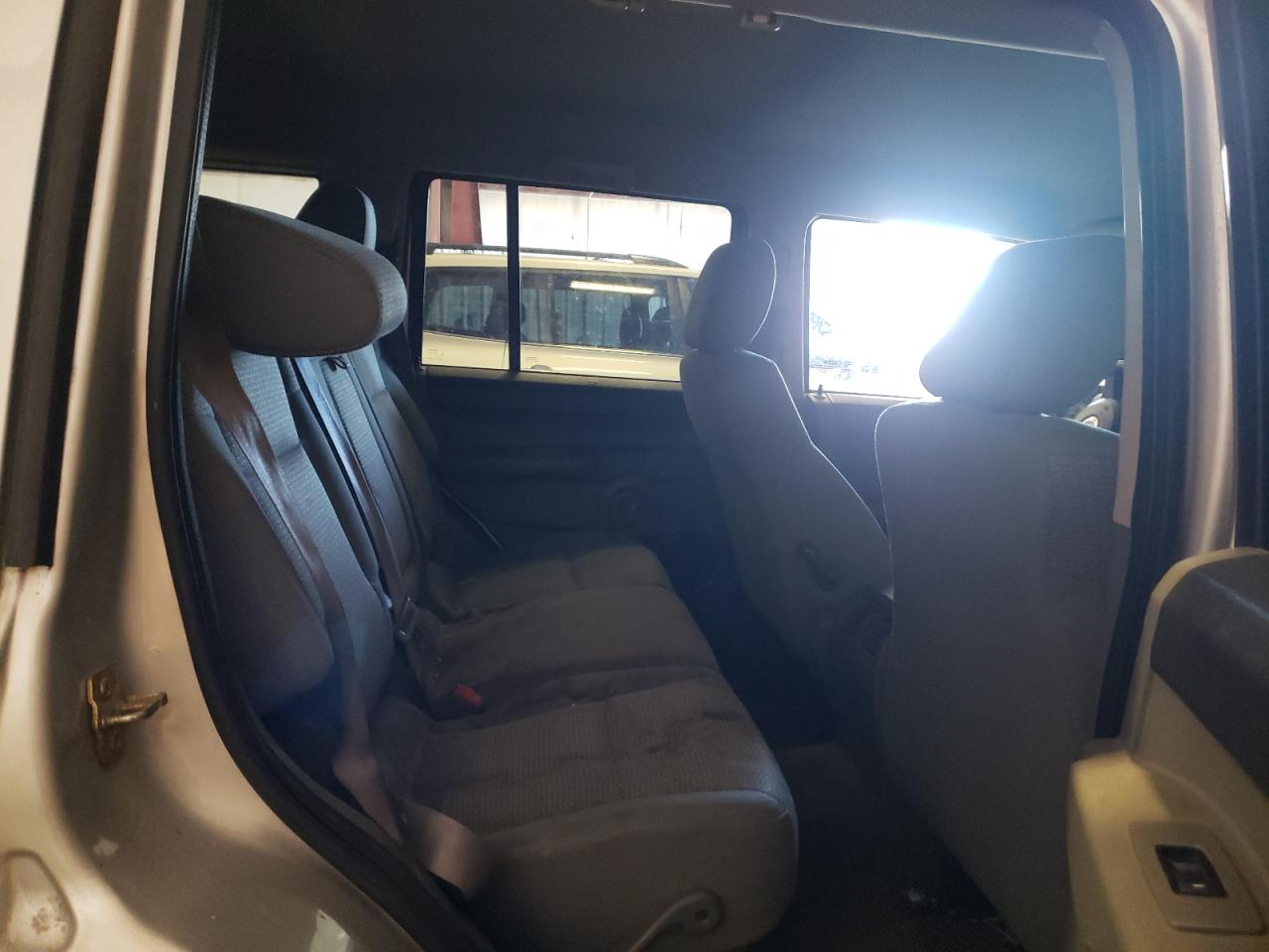 Photo 6 from auction – 2006 JEEP COMMANDER with VIN 1J8HG48K46C311281