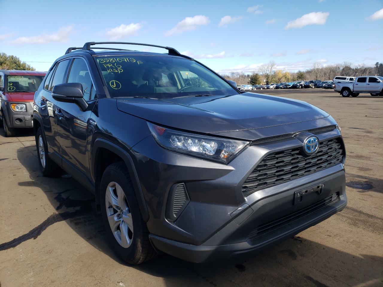 TOYOTA RAV4 LE 2019 with VIN JTMMWRFV7KD033659 - Photo from auction