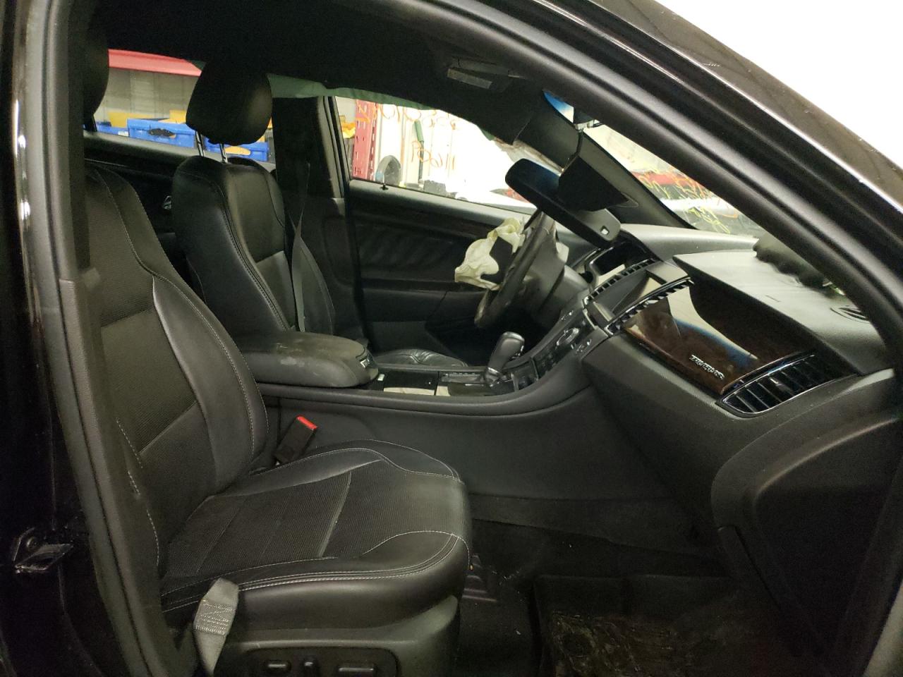 Photo 5 from auction – 2015 FORD TAURUS LIM with VIN 1FAHP2F82FG127703