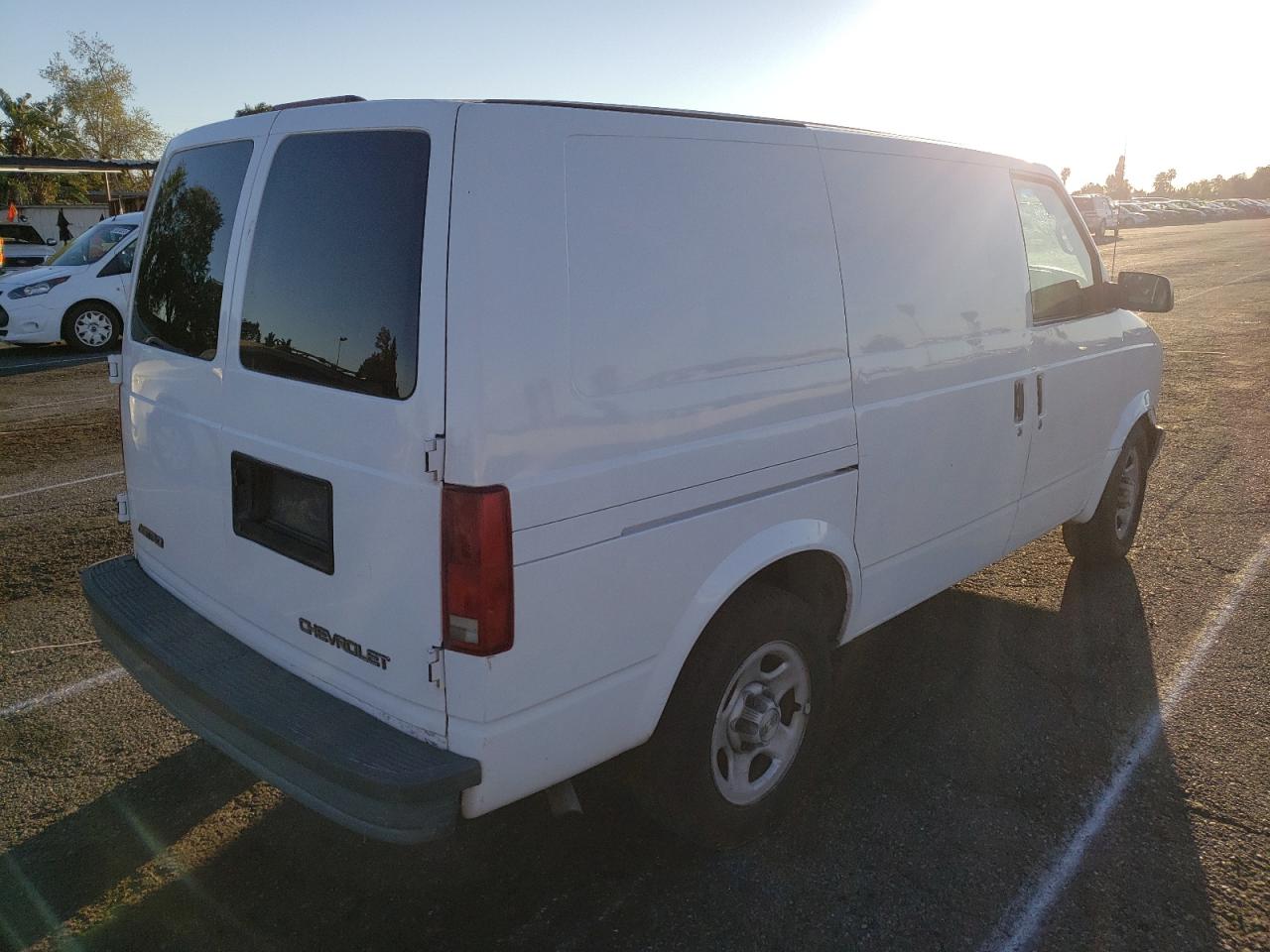 Photo 4 from auction – 2005 CHEVROLET ASTRO with VIN 1GCDM19X05B131999