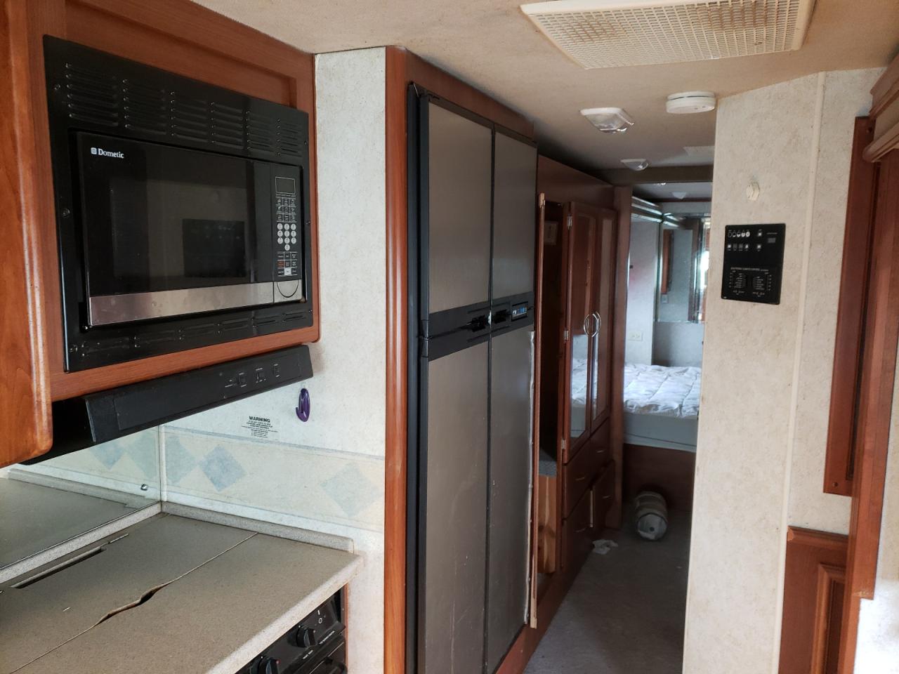 Photo 6 from auction – 2002 FLEETWOOD RV with VIN 5B4MP67GX23347135